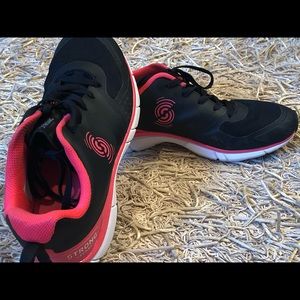 Zumba fitness Strong shoes size 8